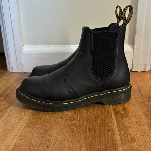 Dr marten Chelsea boot - Picture 1 of 6